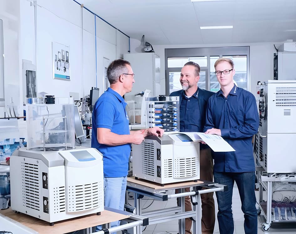 A person providing technical training.